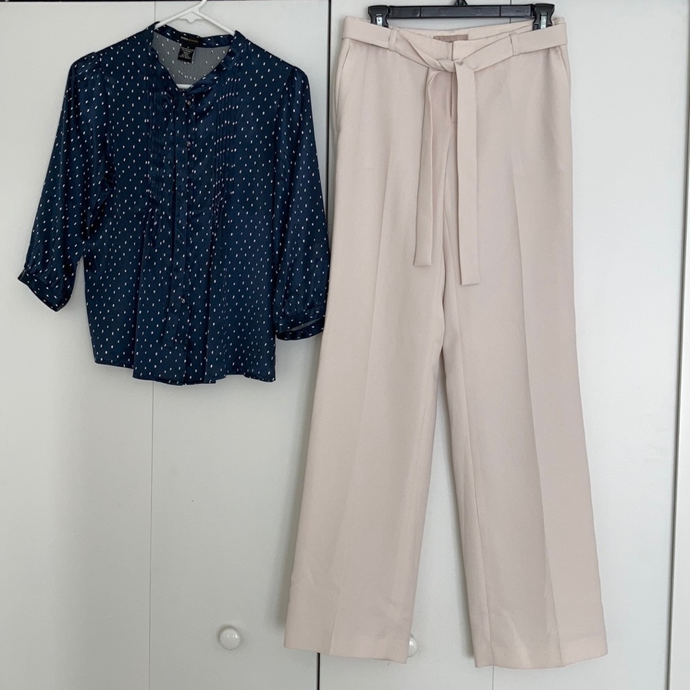 Belted ivory Banana Republic dress pants